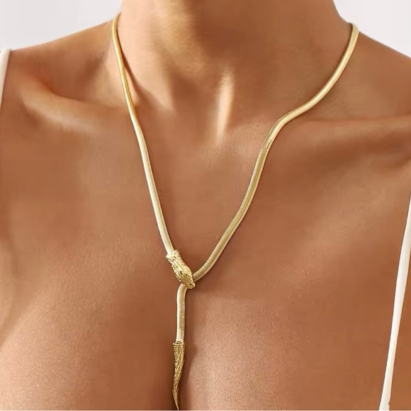 Jewelry - ✨✨Elegant Snake Lariat Necklace✨✨